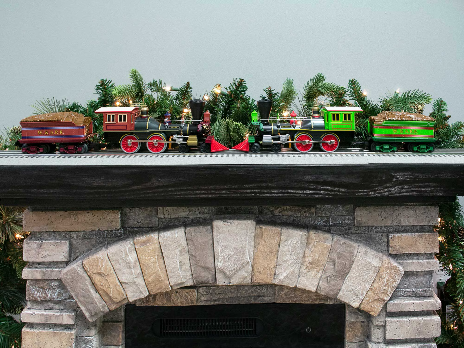 Lionel Great Locomotive Chase Deluxe LionChief Set W/ Bluetooth 5.0 2223070